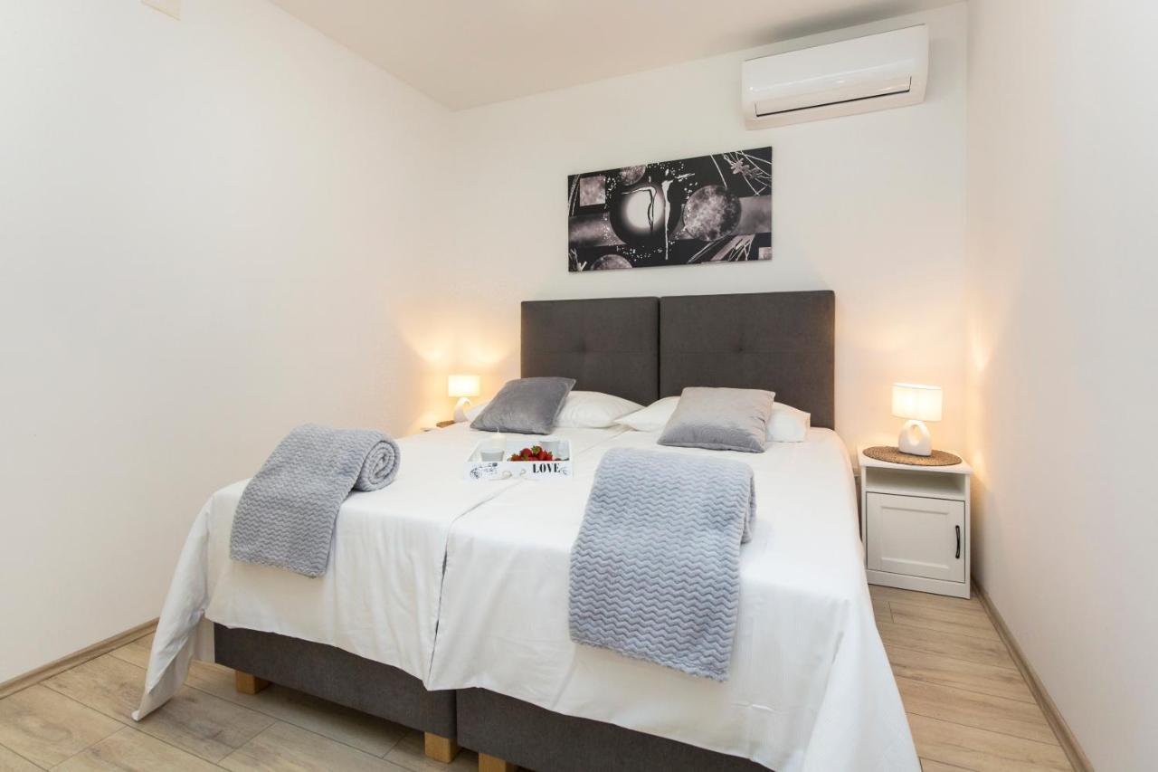 Lungo Mare Apartman *